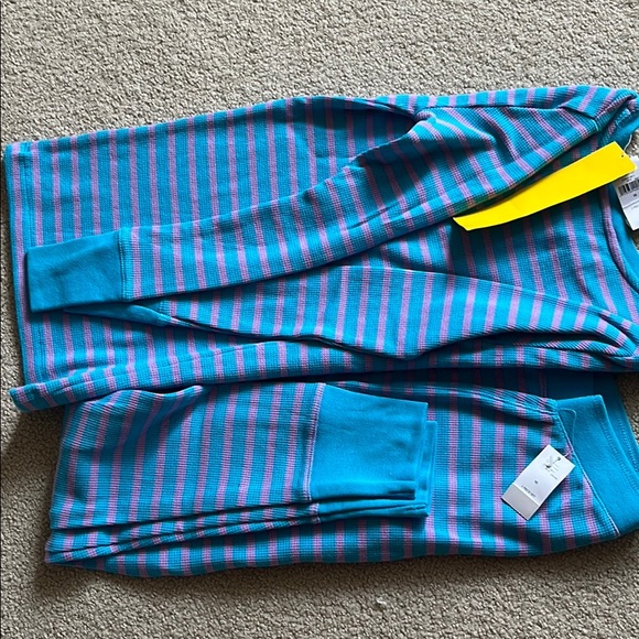 Cute pajama set - Picture 2 of 2